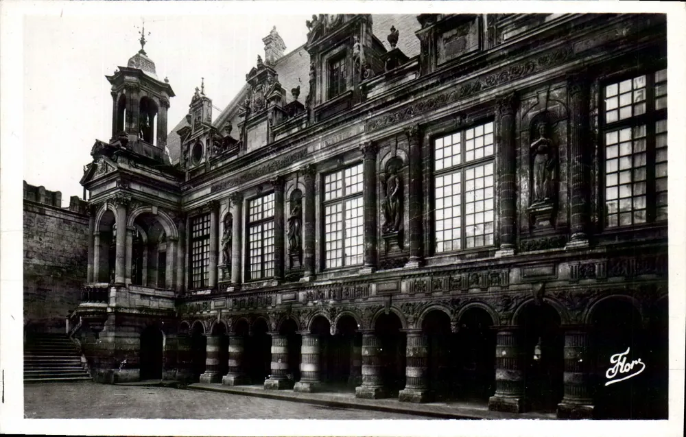 La Rochelle — Das Rathaus. Der Cour d'Honneur — Artiscales "Flors" Ausgabe n° 905 - Vorderseite