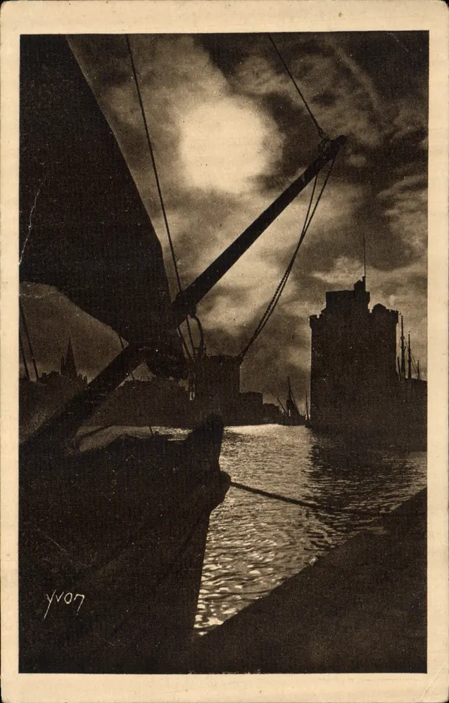 Vista noturna de um porto — editor Yvon, n° YV07 - Frente