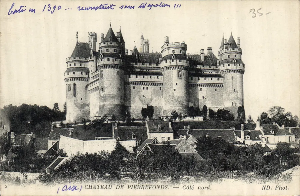 Castelo de Pierrefonds — Lado norte. — ND. Fot. - Frente