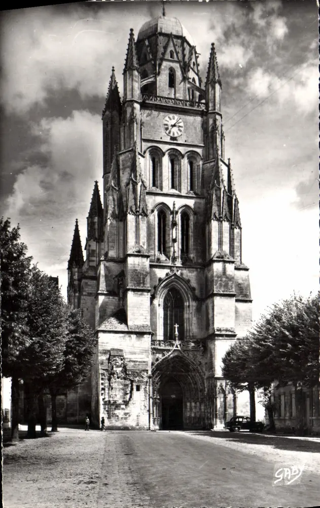 Saintes - Kathedrale Saint-Pierre — Historisches Denkmal (12. und 15. Jahrhundert) — Editions GABY - Vorderseite