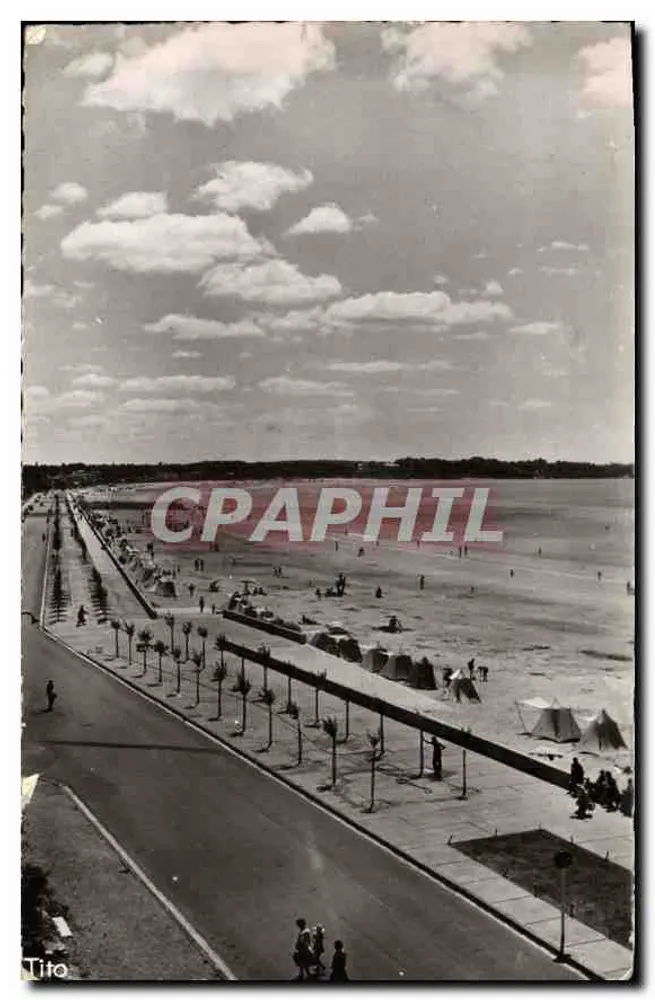 A Praia — Vista aérea da costa — M. Berjaud, A Praia - Frente