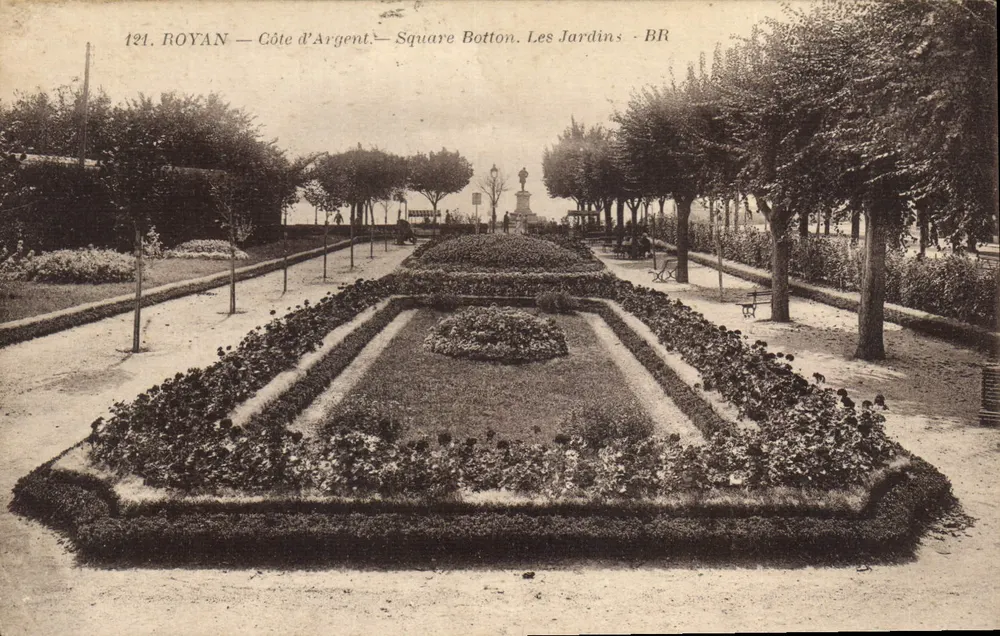 Royan — Costa de Prata — Square Botton. Os Jardins - BR - Frente
