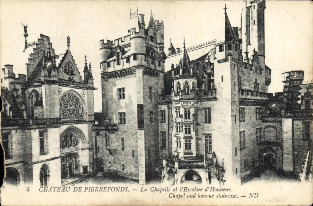 Schloss Pierrefonds — Die Kapelle und die Ehrenstiege — Imp. LEVY, Paris - Vorderseite