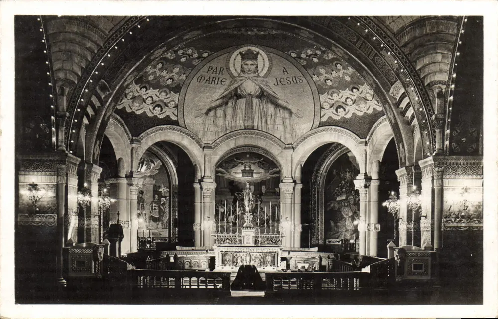 Lourdes — Interior do Rosaire. O Coro. - Frente