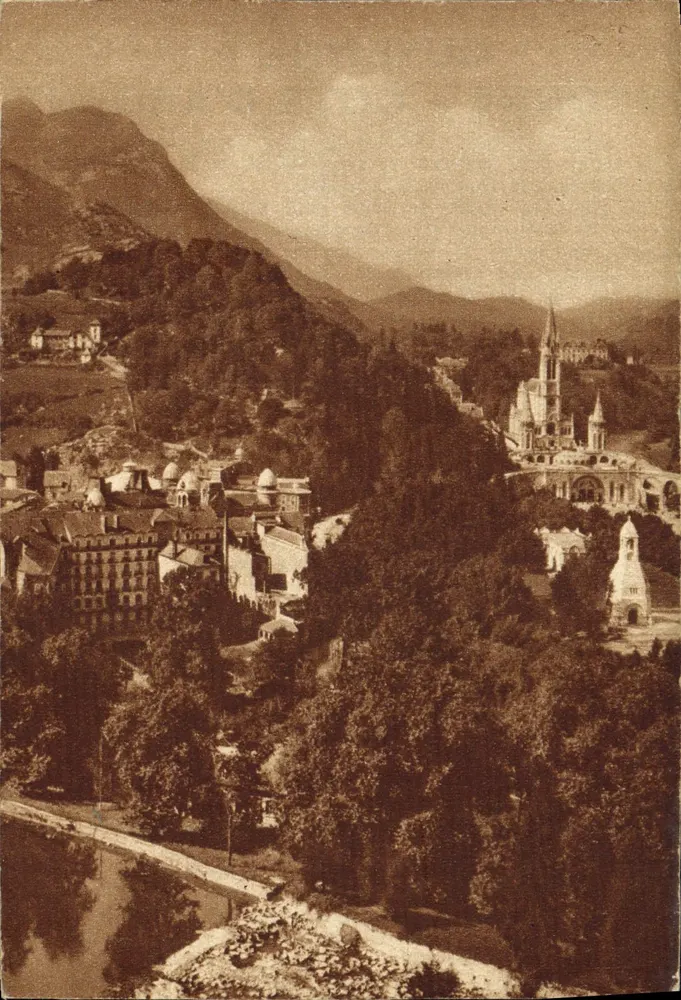 Lourdes (Hautes-Pyrénées) — vista geral — n°65 - Frente