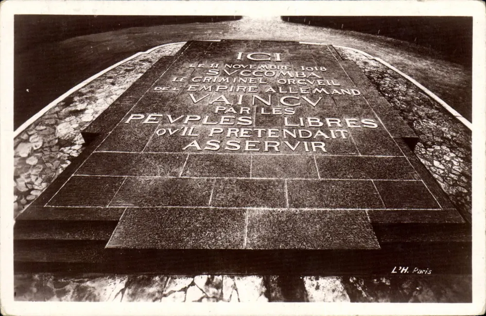 Floresta de Compiègne - Clariana da Armistício — A Dalle Central — L'H. Paris - Frente