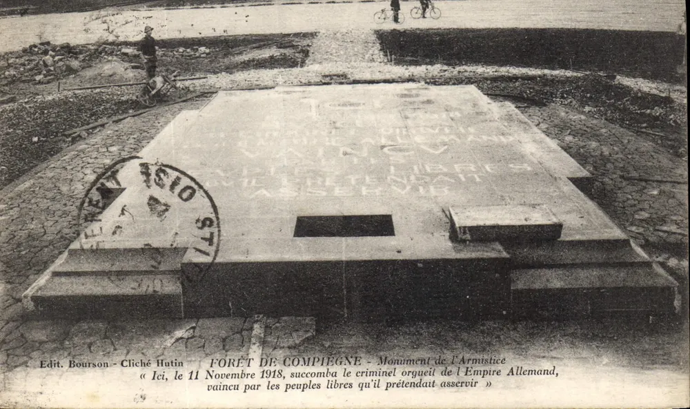 Floresta de Compiègne — Monumento da Armistício — Ed. Bourson - Cliché Hutin - Frente
