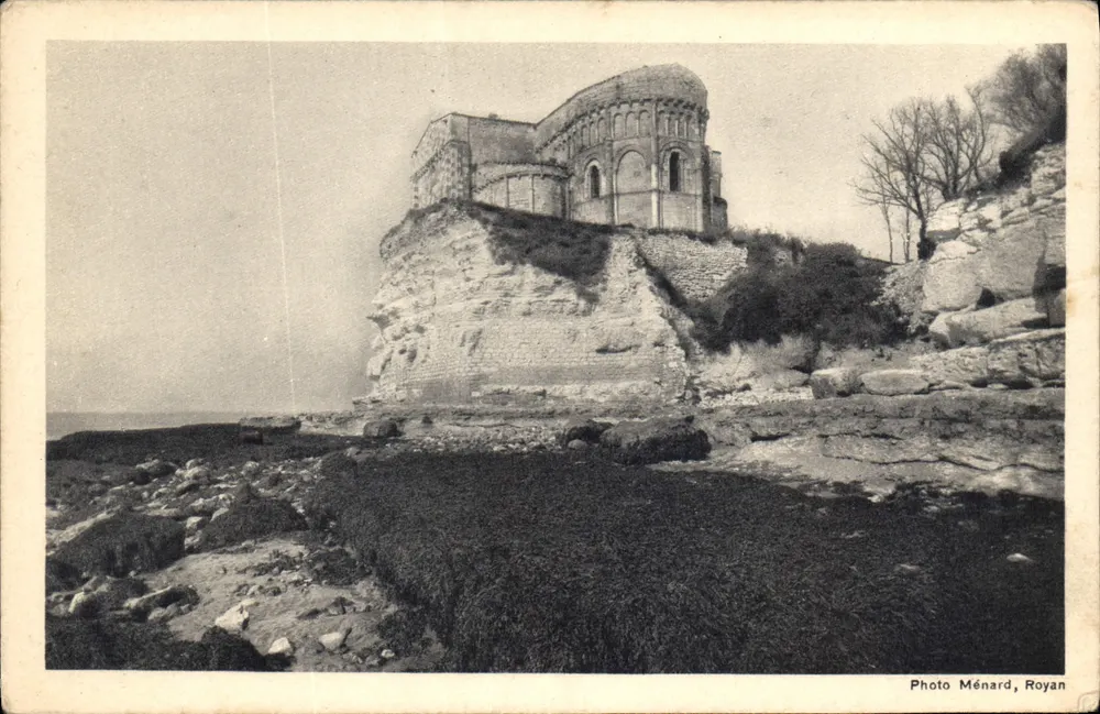 Talmont, in der Nähe von Royan — Die Kirche des 12. Jahrhunderts — Photo Ménard, Royan - Vorderseite