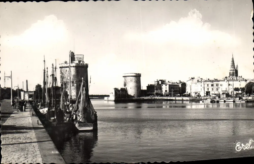 La Rochelle — Eingang zum Hafen — Verlag Erel - Vorderseite