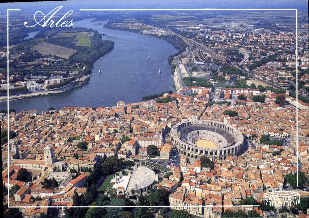 Arles — Allgemeiner Blick auf die Arenen und das antike Theater — Éditions AZUR RIVIERA - Vorderseite