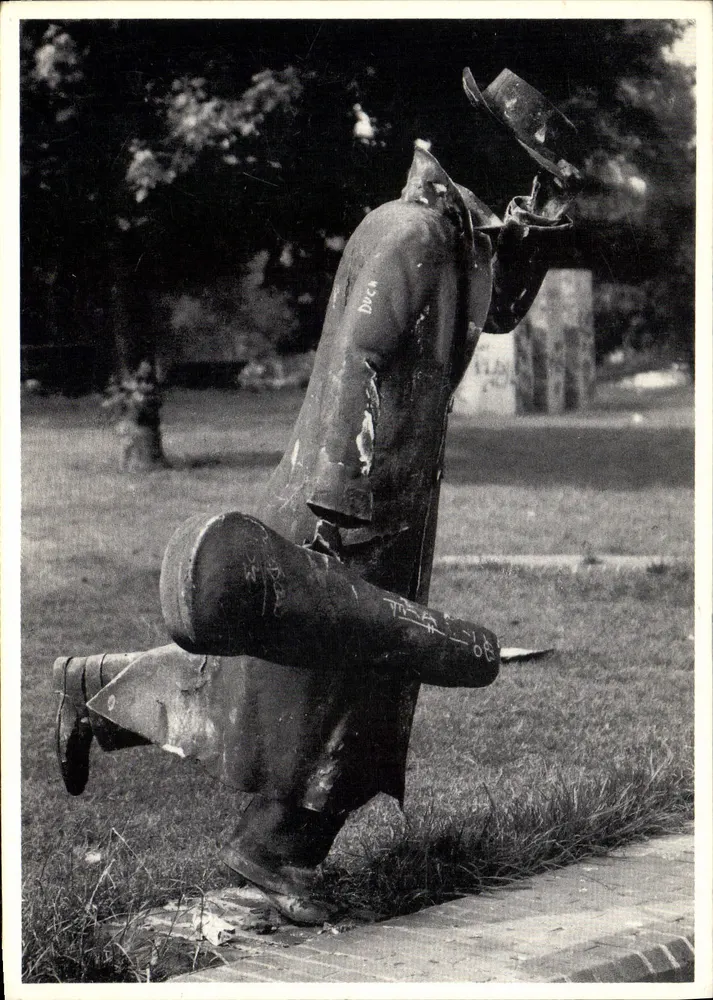 Estatua do Violinista Desconhecido — Amsterdam — Idriss Abiola - Frente