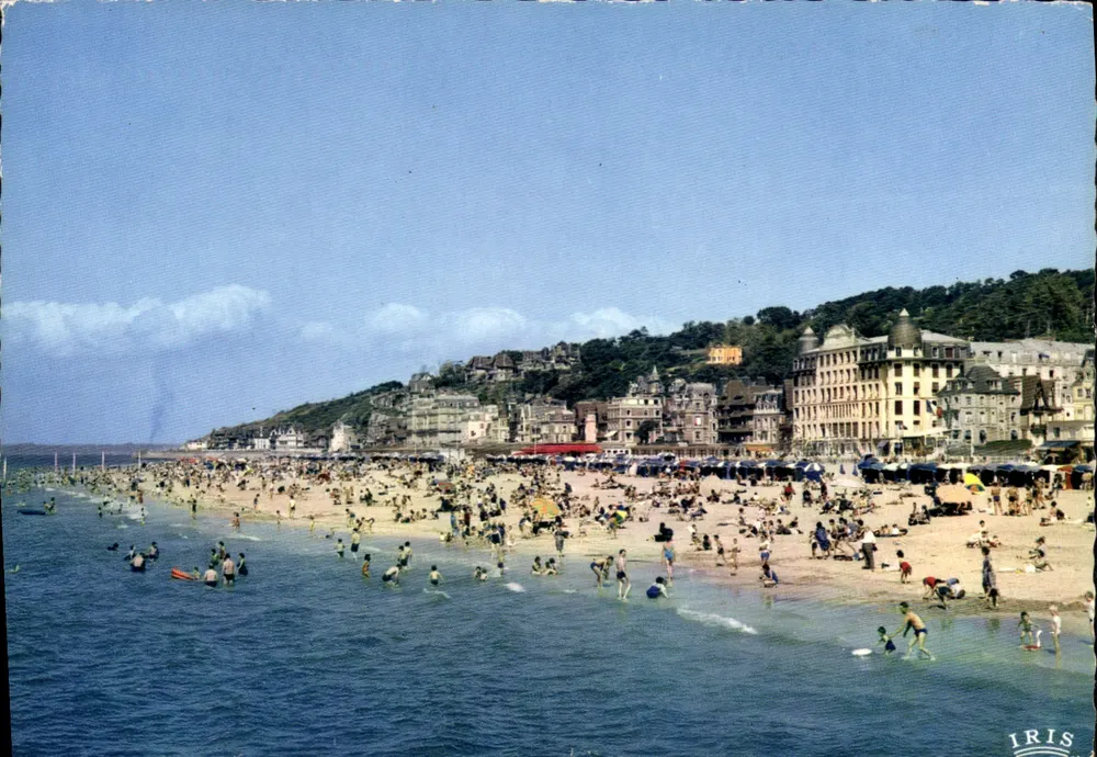 Trouville-sur-Mer — Ansicht der Strandpromenade zur Badezeit — IRIS - Vorderseite