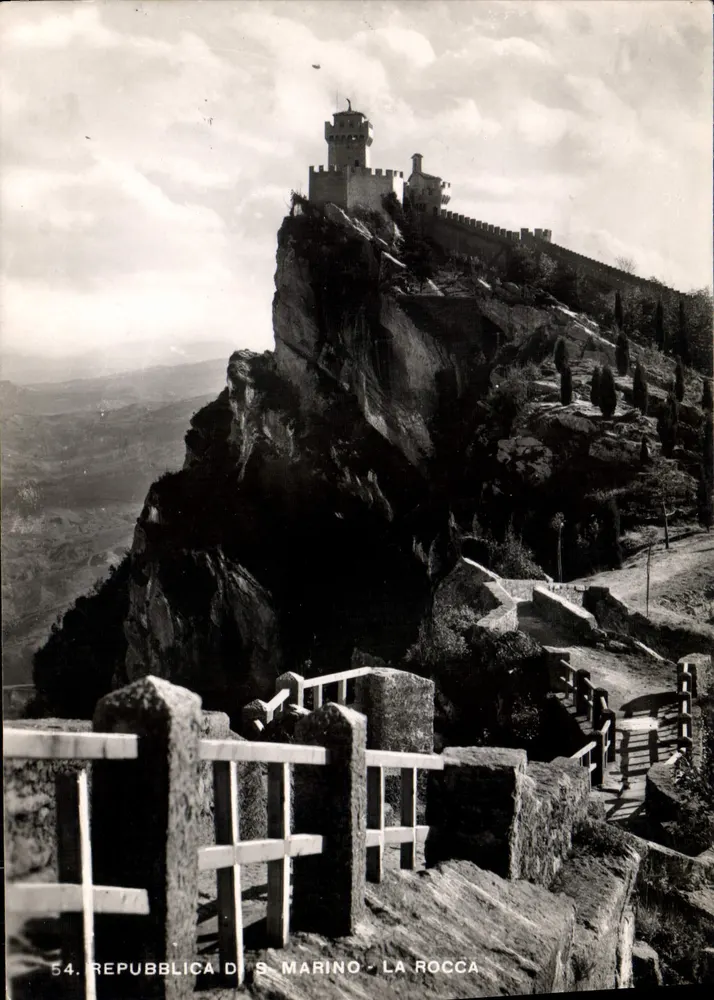 República de Saint-Marin - La Rocca — vista do castelo sobre rocha — N. Arzilli, série 54 - Frente