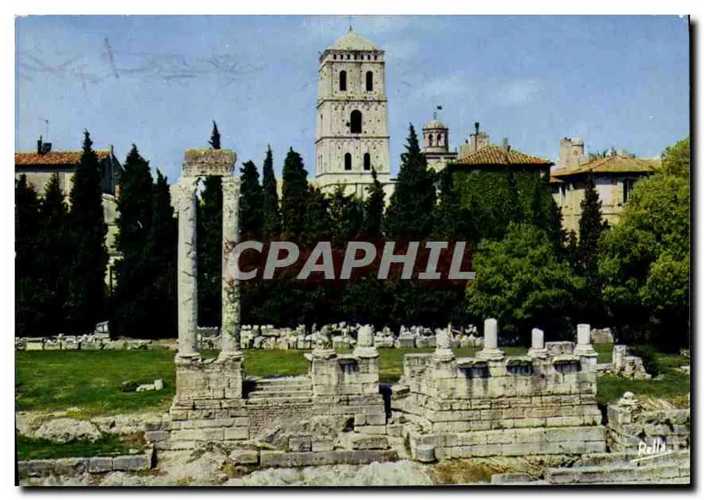 Arles — Die korinthischen Säulen und der Turm der Kirche Saint-Trophime — Verlag Rella - Vorderseite