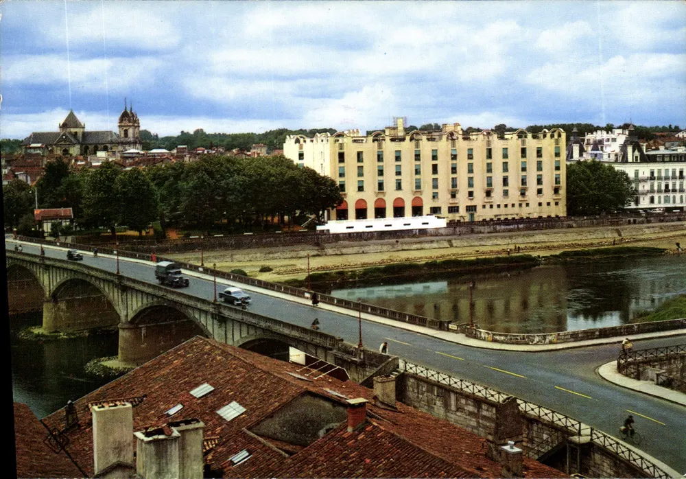 Dax (Landes) — Allgemeiner Blick und die Brücke über den Adour — Elnacap - Vorderseite