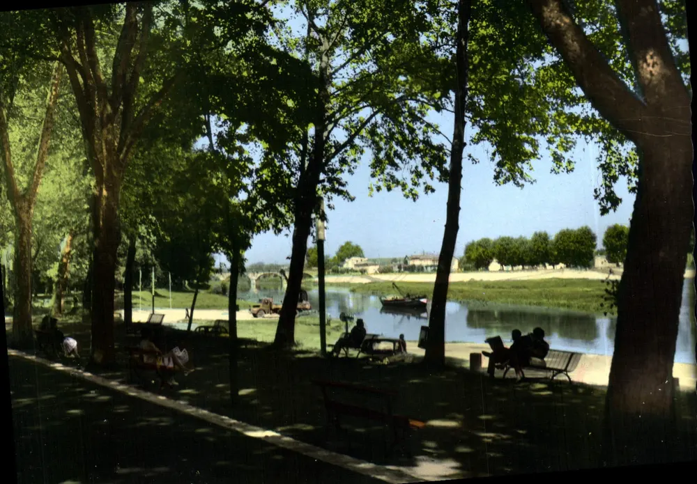 Die Promenade am Ufer der Adour — Dax (Landes) — Verleger: Pierre Astaud & Cie, Nantes - Vorderseite