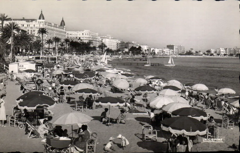 Cannes — A Praia — editor La Cigogne, n° 6993.12 - Frente