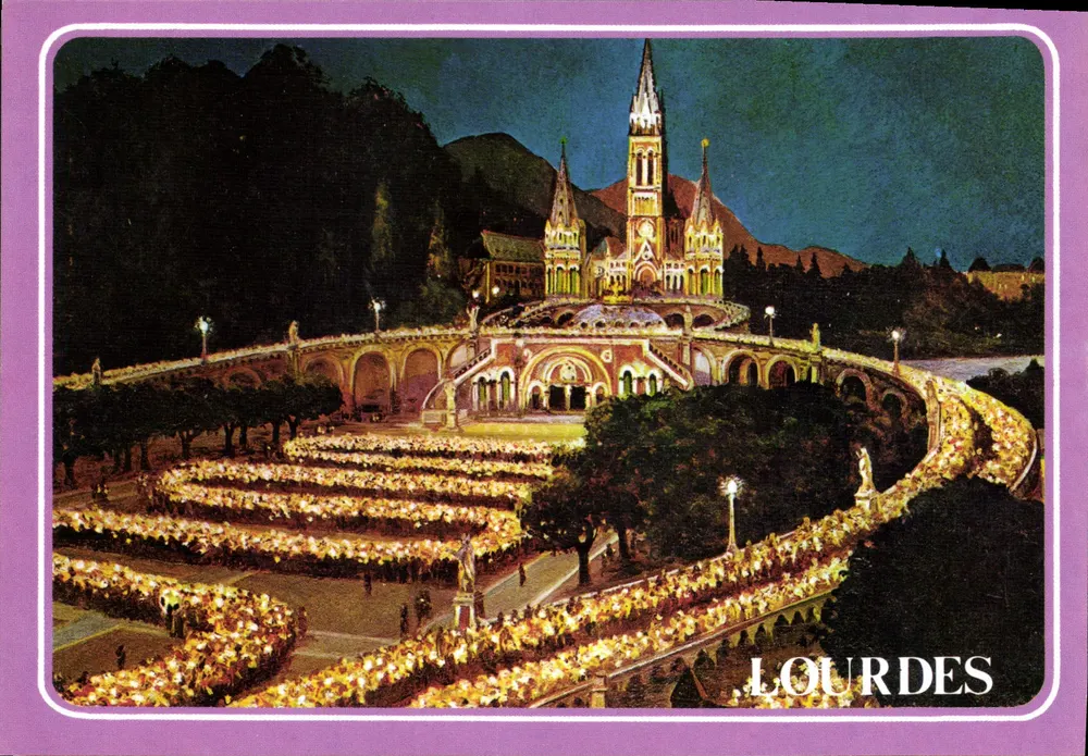 Lourdes — Beleuchtete Basilika und Prozession mit Fackeln — Éd. Doucet & Fils, Nr. F 256 - Vorderseite