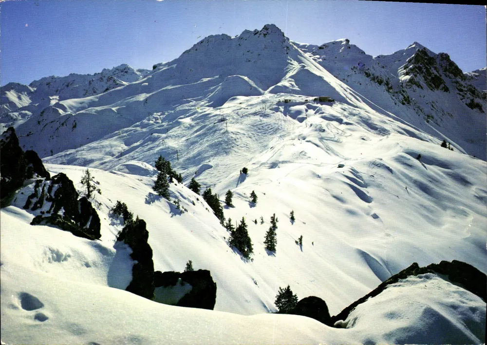 GASCHURN in het Montafon, Skiparadins Verseffta — 979–2010 m, met kasteel 2347 m, Knappenberge 2374 m en Madrisella 2466 m, Vorarlberg – Oostenrijk — n° 246 - Voorkant