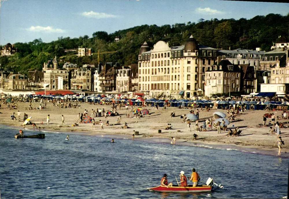 Trouville-Deauville — Der Strand — Natürliche Farben, Verleger Artaud-Frères, Nantes - Vorderseite
