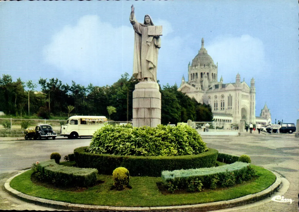Lisieux — La Basílica de Santa Teresita del Niño Jesús — Editor Comblier - Anverso