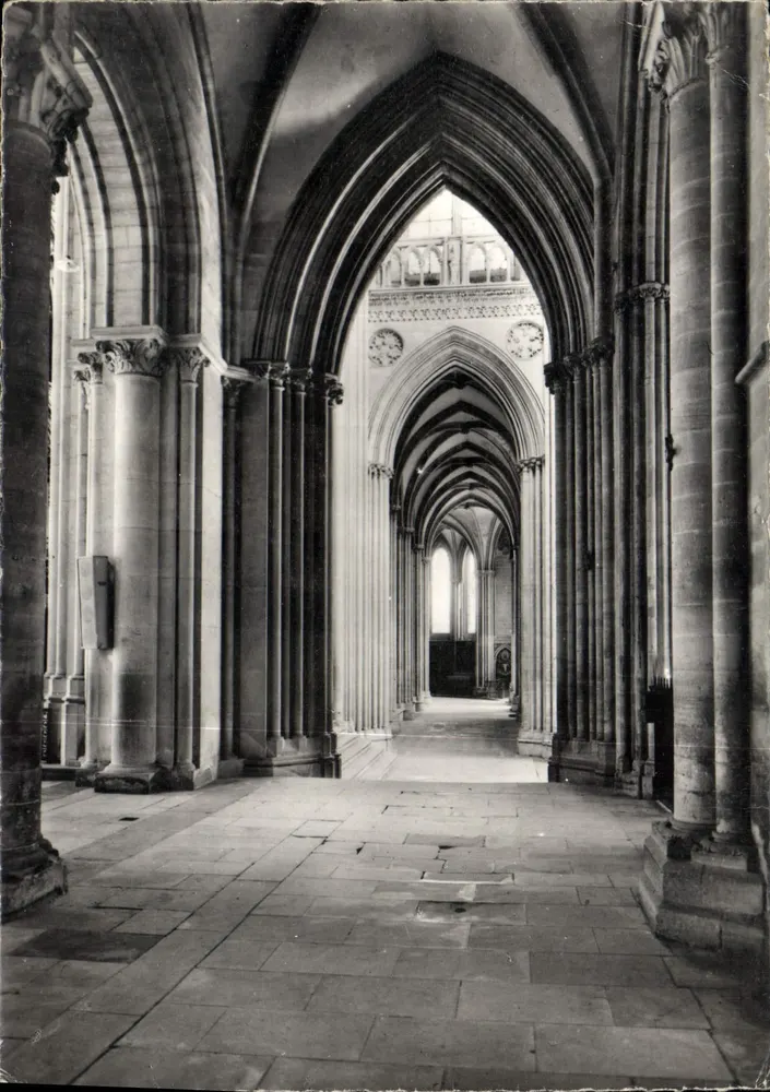 Bayeux - Kathedrale Notre-Dame - Kirchenschiff und Südambulatorium - Vorderseite