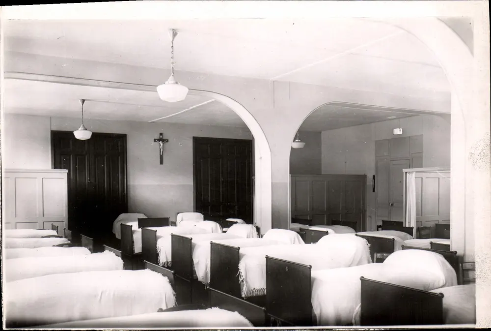 Sainte-Marie, Maison Mère — O Pensionato, Quarto de Dormir (Charenton, Gers) - Frente