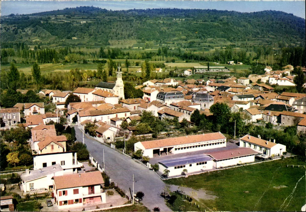 Loures-Barousse (Htes-Pyr.) — vue générale aérienne — Imprimeur Mâcon - Vorderseite