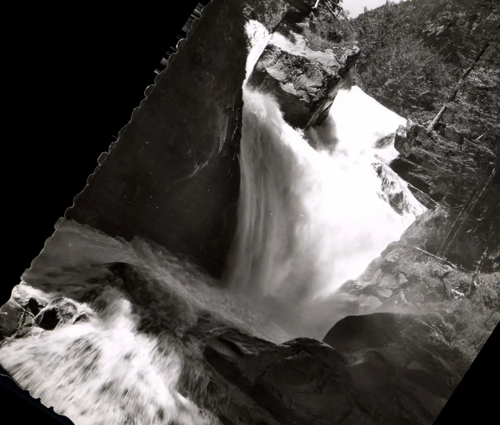Cascata di Cerlisey — Vicino a Cauterets (Alte Pyrenei) — Les Éditions d'Art, Parigi - Recto