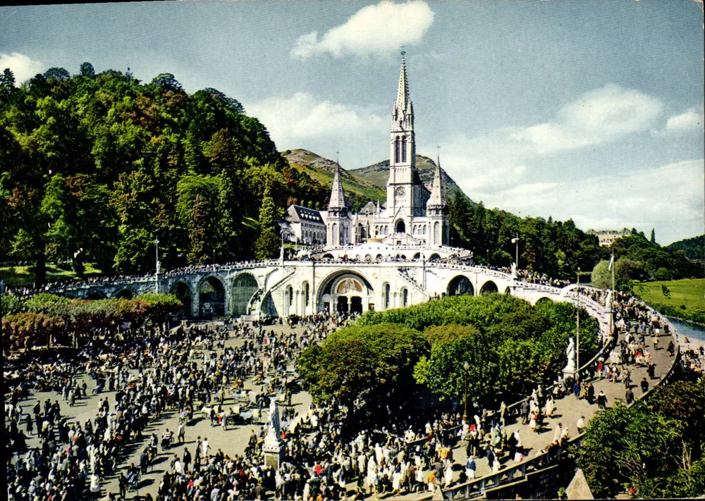 Lourdes — A Basílica e a Esplanada — Edit. A. Doucet - Frente