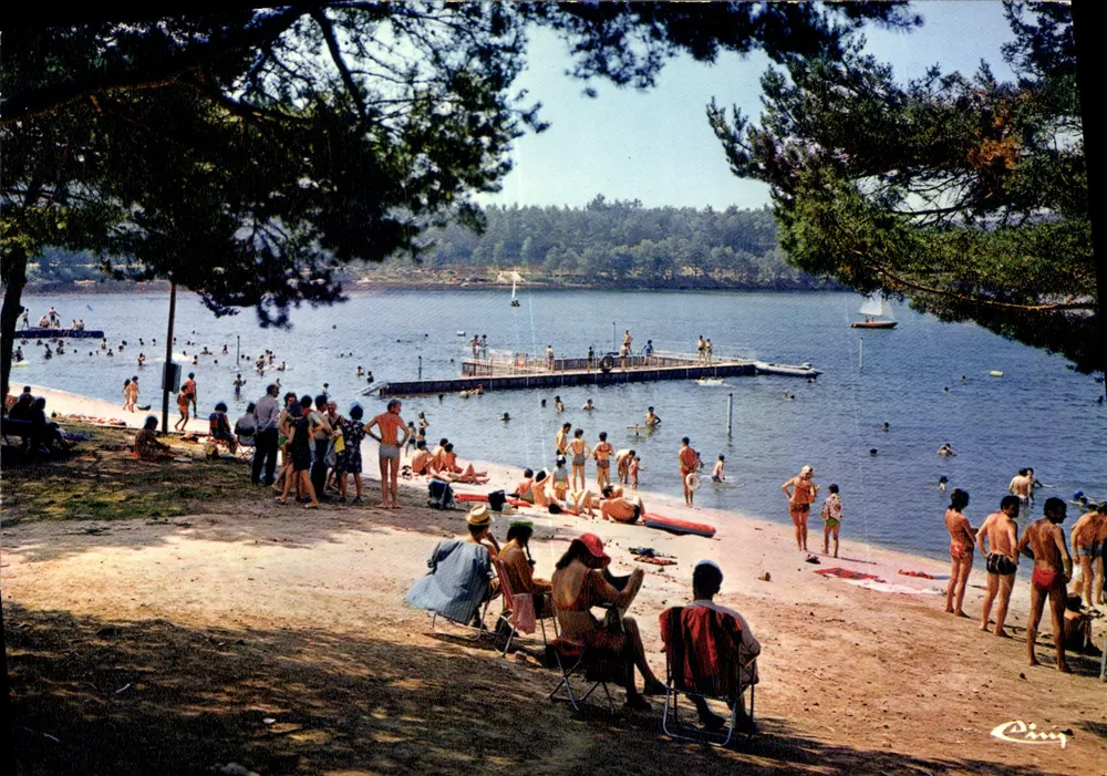 A praia em Marcillac-la-Croisille — Corrèze — editor Combier Imprimeur Mâcon - Frente