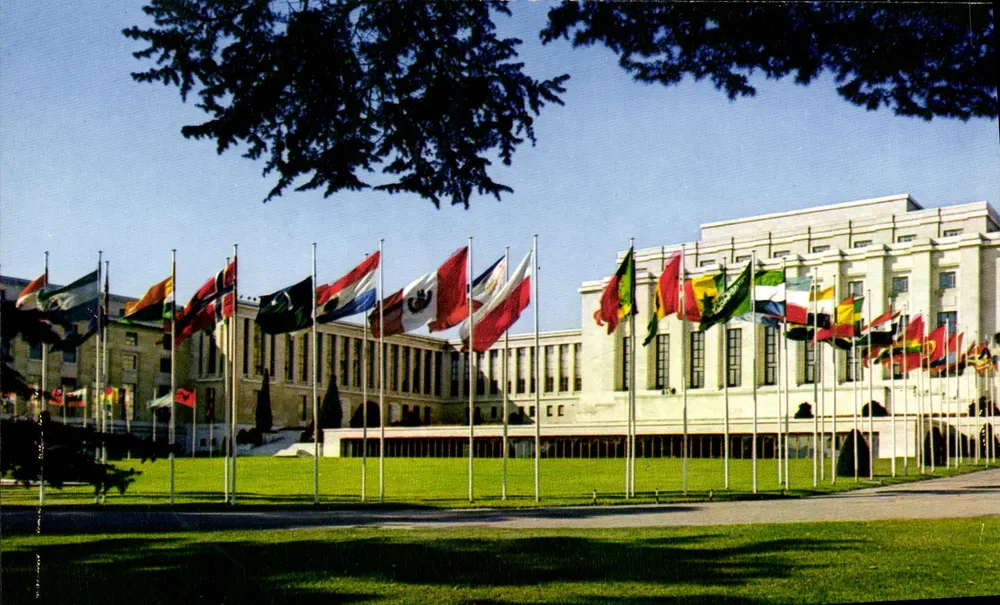 Genf - Palast der Nationen — Ehrenhof und Fahnen der Mitgliedstaaten — 205 - Vorderseite