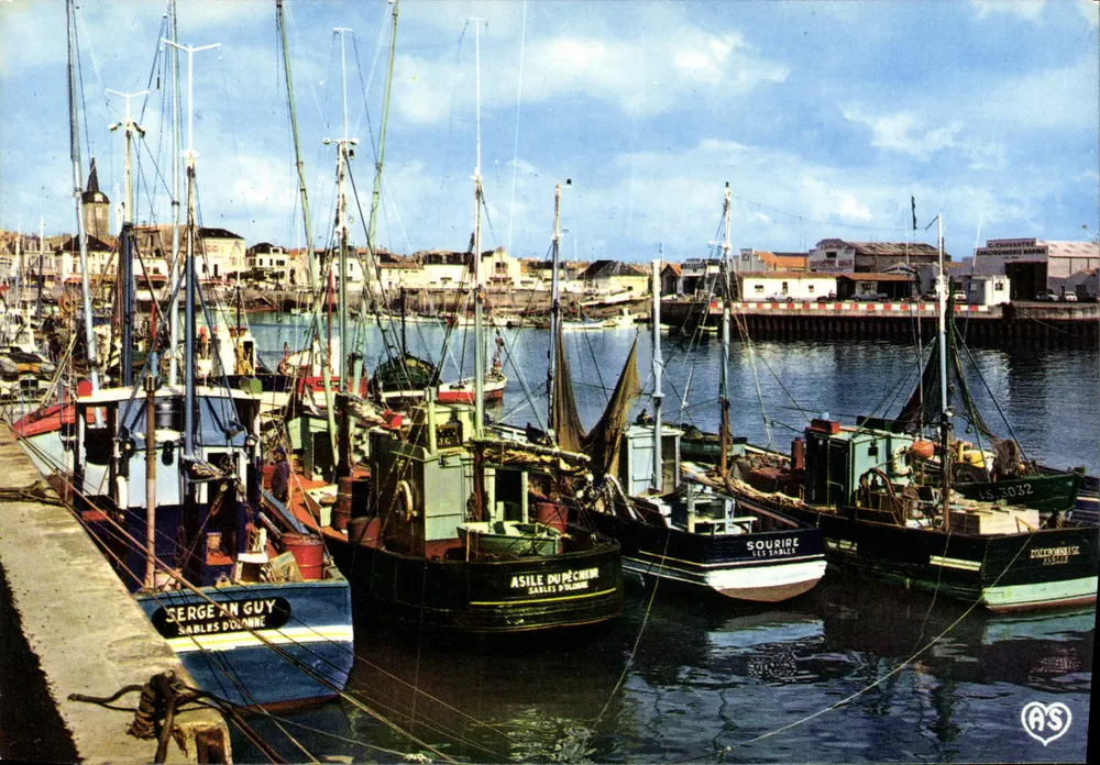 Porto de Sables-d'Olonne — vista dos barcos de pesca — editor ARTAUD Frères, Nantes - Frente