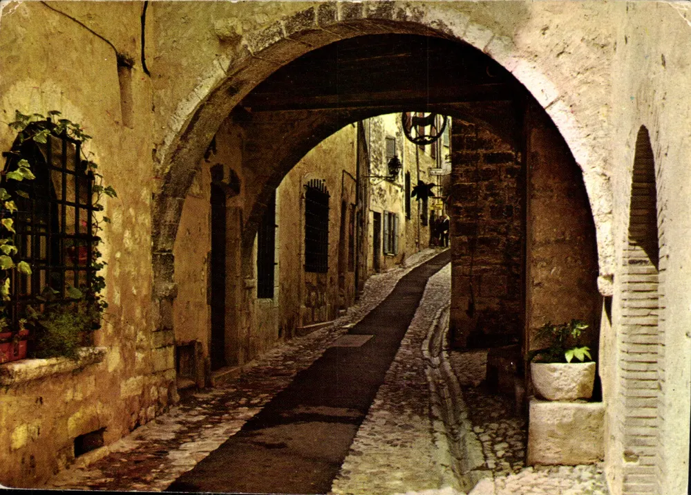 Vista de rua em Saint-Paul-de-Vence — Edição S.E.P.T. — N° 06 - Frente