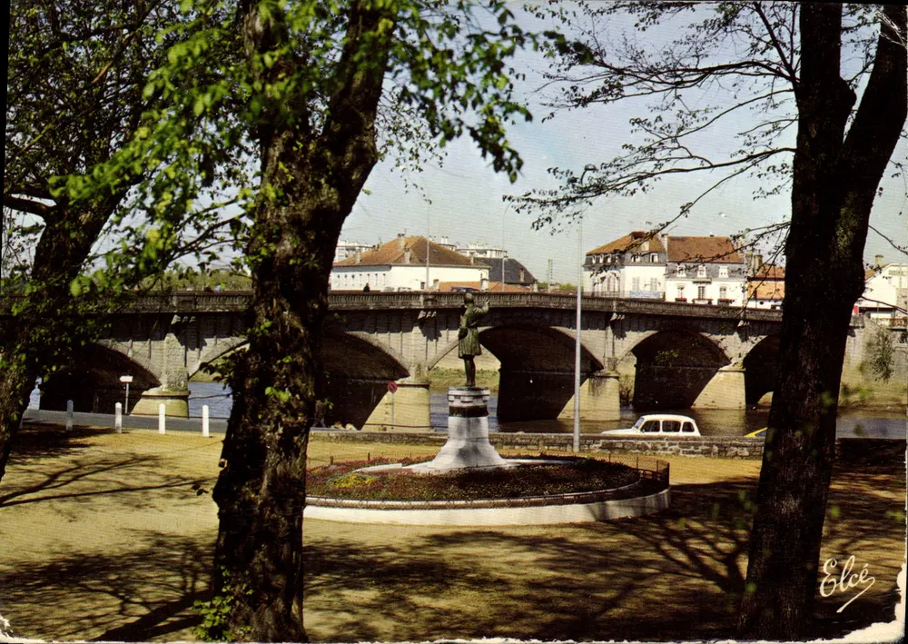 Jardin des Arènes — Statue des Leutnantsfliegers Maurice Boyau und Brücke über den Adour — Verleger Elcée, Nr. 641 - Vorderseite