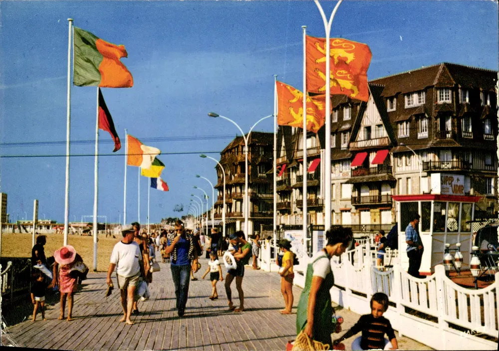 TROUVILLE-sur-MER — Placas bordando a praia — Edições J. Kettler, n°14 - Frente