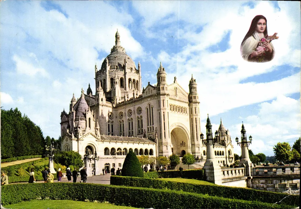 Basílica Nossa Senhora do Monte Carmel — Lisieux — Editor: Cores Naturais - Frente