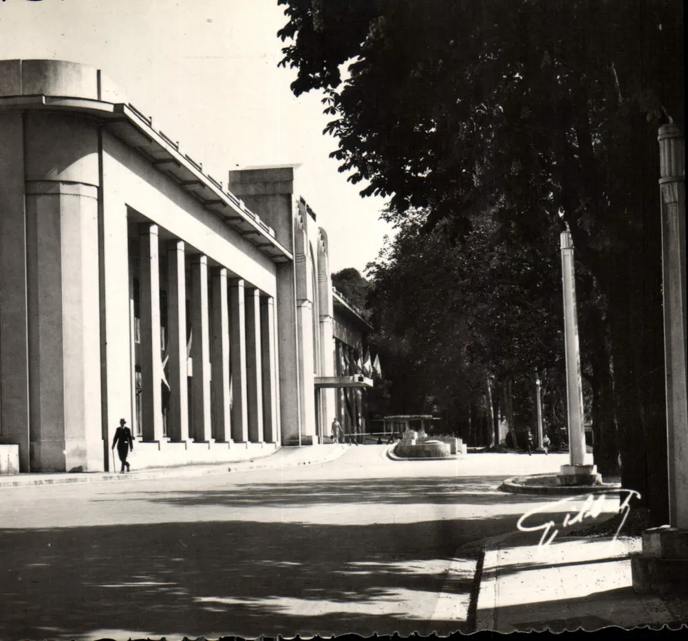 Aix-les-Bains - Les Thermes Aquac Gratinée — Foto Gilbert — n°33 - Frente
