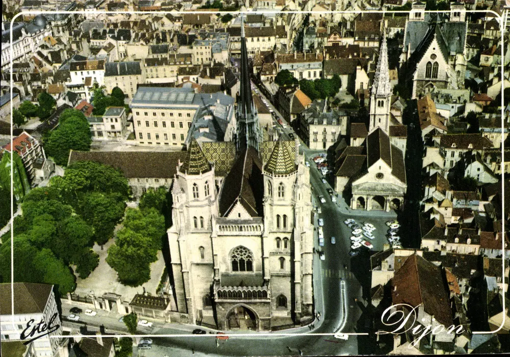 Dijon — Luftbild der Kathedrale Saint-Bénigne — Verlag Estel, Nr. 45 - Vorderseite