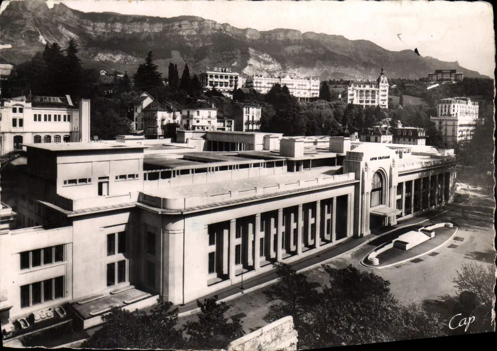 Aix-les-Bains — Vista geral e o Revard — editor Cap - Frente