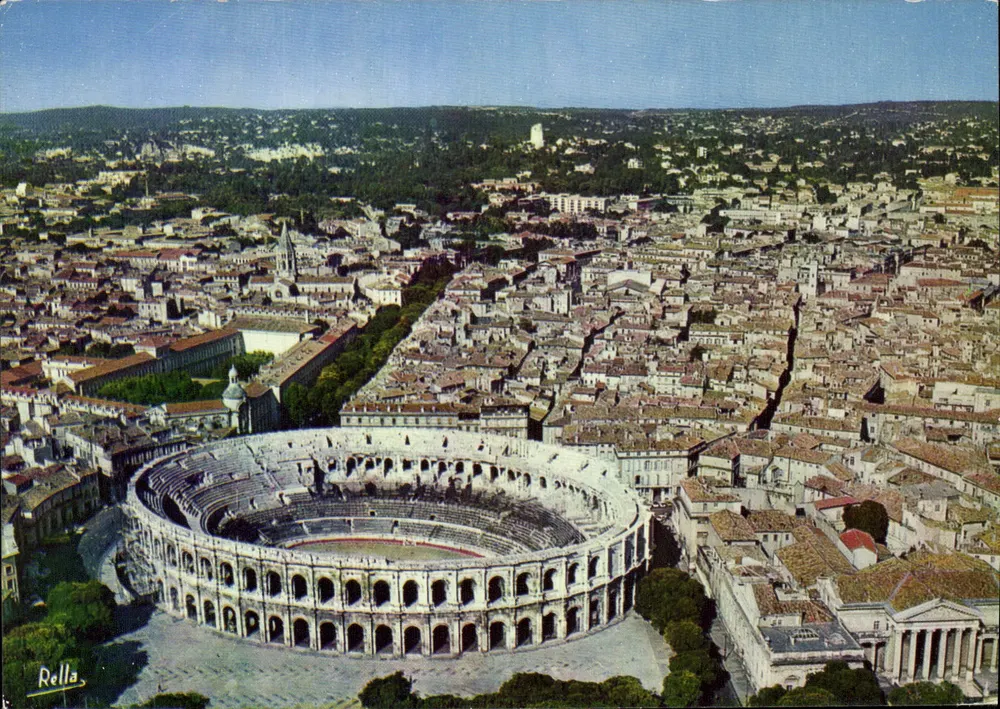 Arènes de Nîmes — vista aérea — Rella - Frente