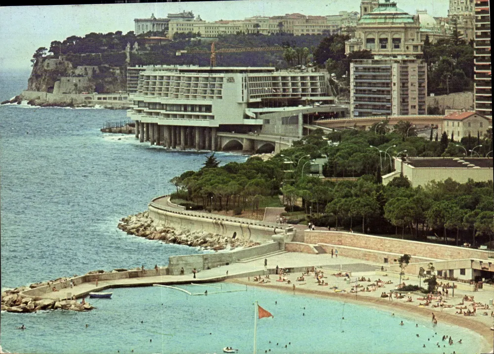 Monte-Carlo — praia e hotel em construção — edição MONACO-DIAS, n° 211 - Frente