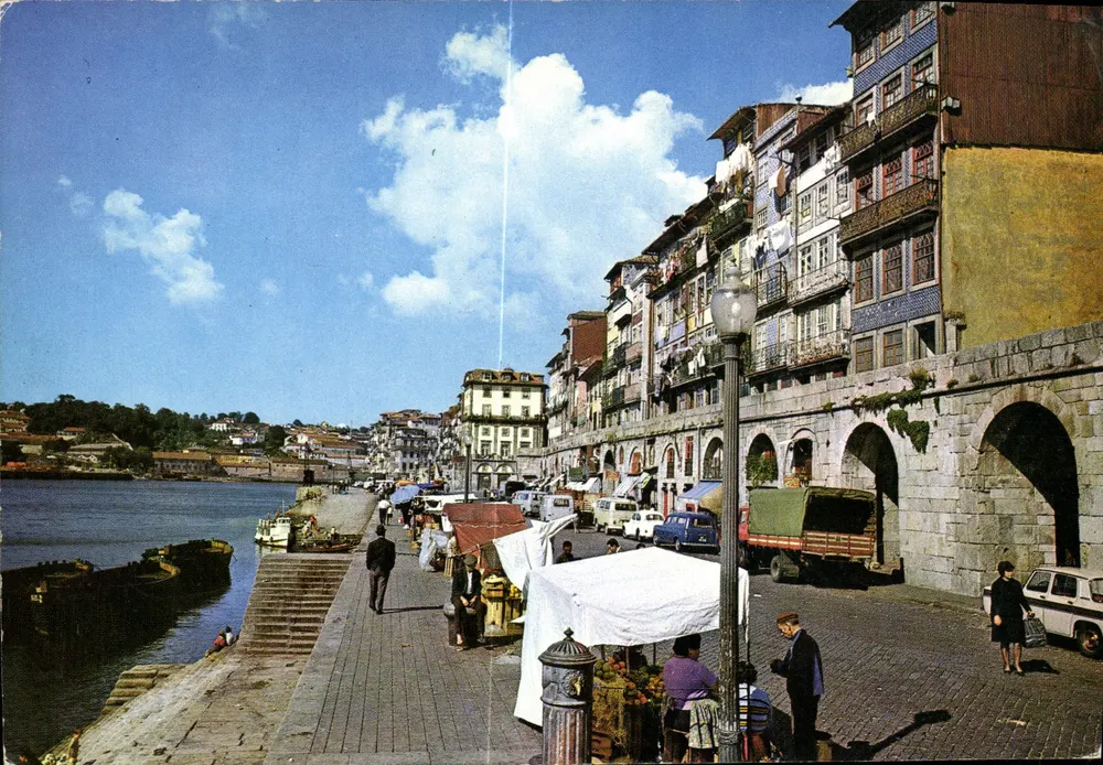 Porto — Marktplatz am Fluss — P 28, Verlag Porto - Vorderseite