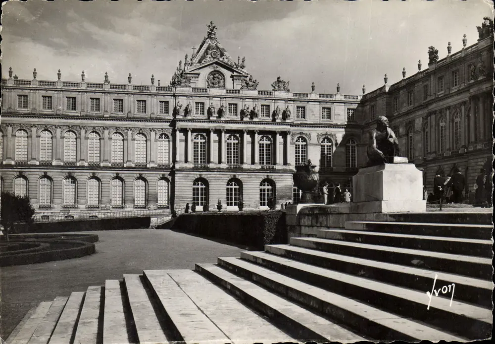 Castello di Versailles — vista del parterre e della statua del Leone — Yvron - Recto