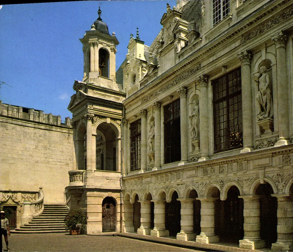 Hof des Rathauses — La Rochelle — Éditions d'art YVON - Vorderseite