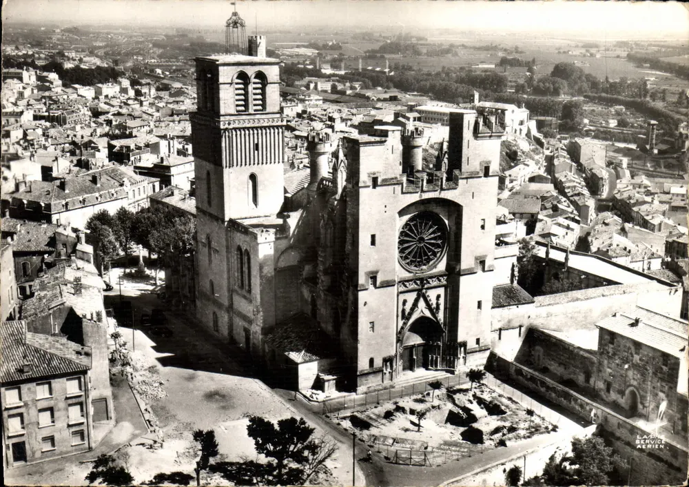 Die Kathedrale Saint-Nazaire in Béziers — Luftbild — Service Aérien - Vorderseite