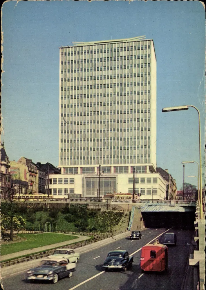 Bruxelas — Edifício da Previdência Social e túnel — editor ARK H, n°10 - Frente