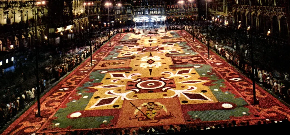 Brüssel - Grand'Place - Blumen-Teppich in der Nacht — Editions DEMOL n°00124 - Vorderseite