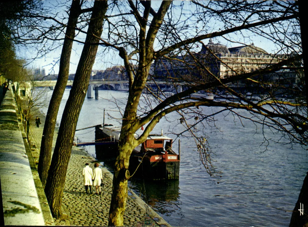 Os Quais da Sena — Paris — Livraria Hachette - Frente
