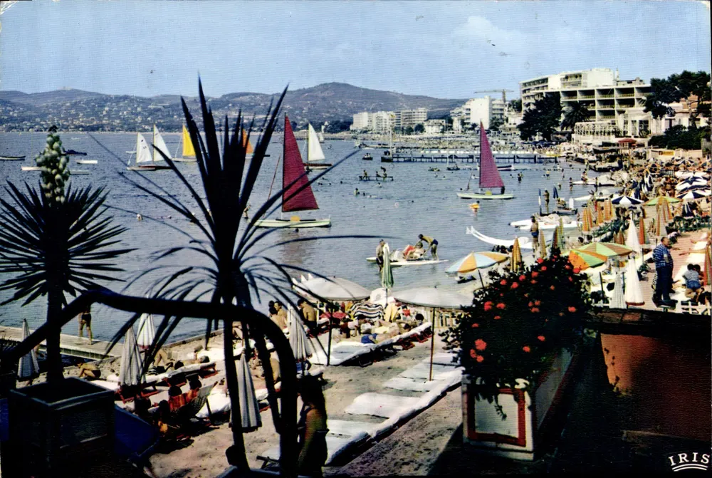 Juan-les-Pins — lebendige Strand — Les Éditions Iris, Serie 313 - Vorderseite